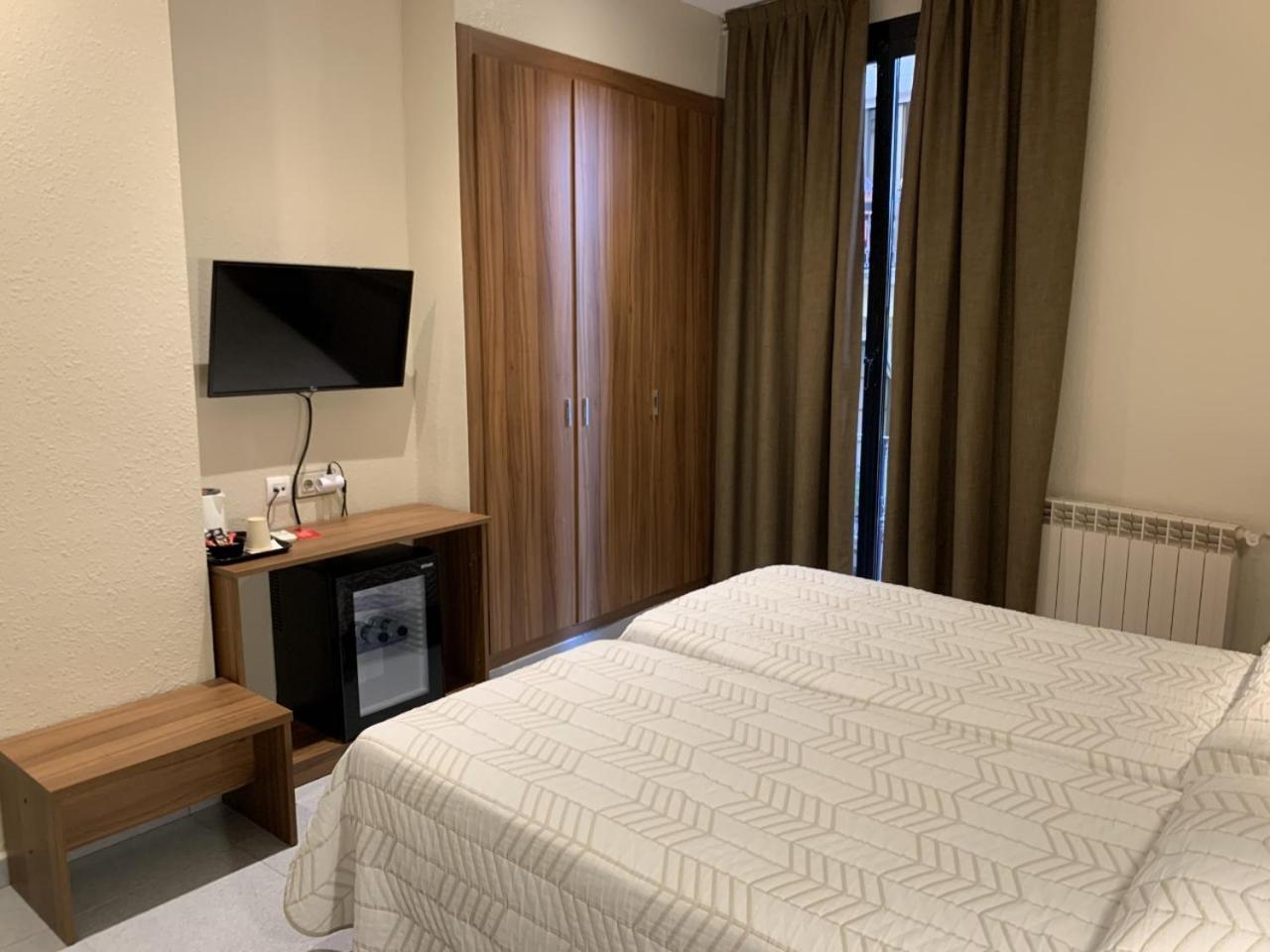 Pension Iznajar Barcelona Exterior photo