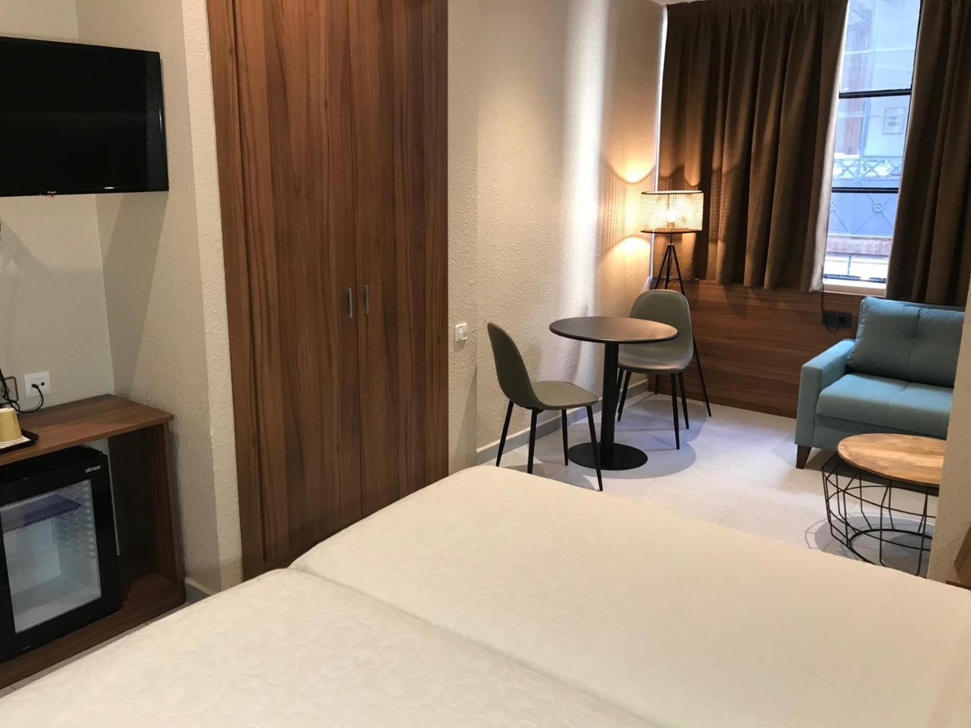 Pension Iznajar Barcelona Exterior photo