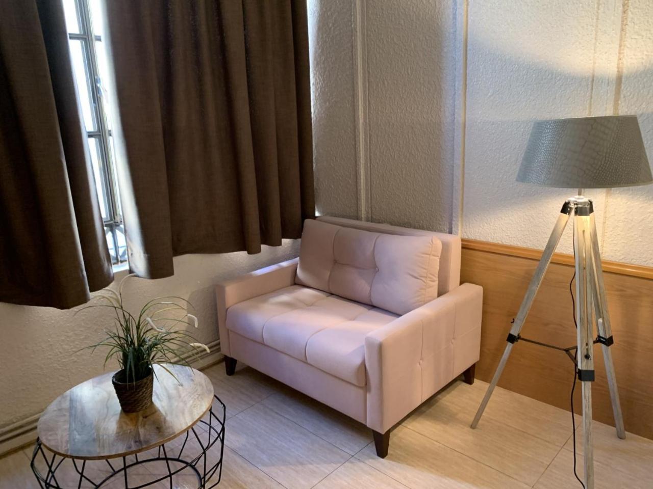 Pension Iznajar Barcelona Exterior photo