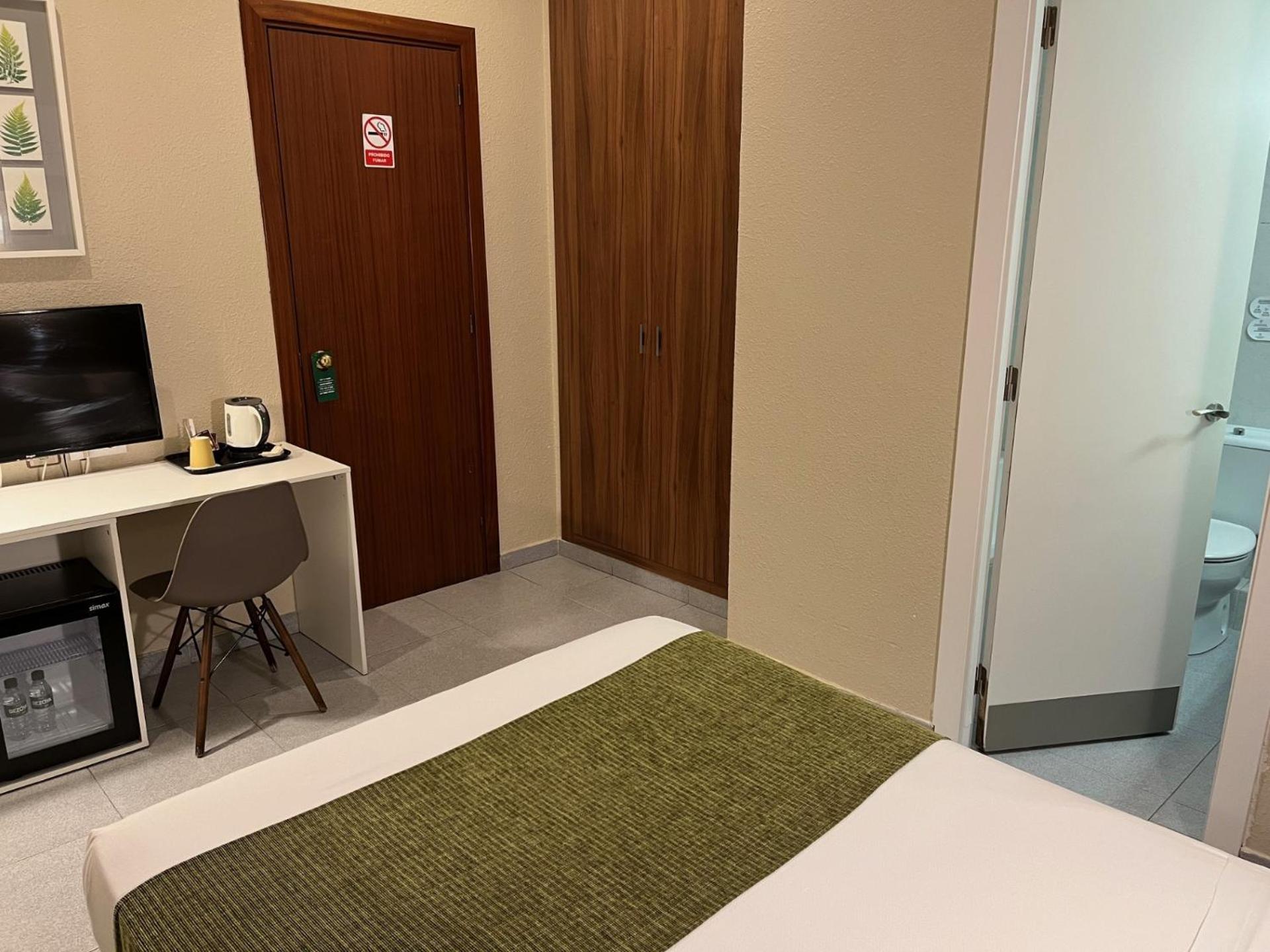 Pension Iznajar Barcelona Exterior photo
