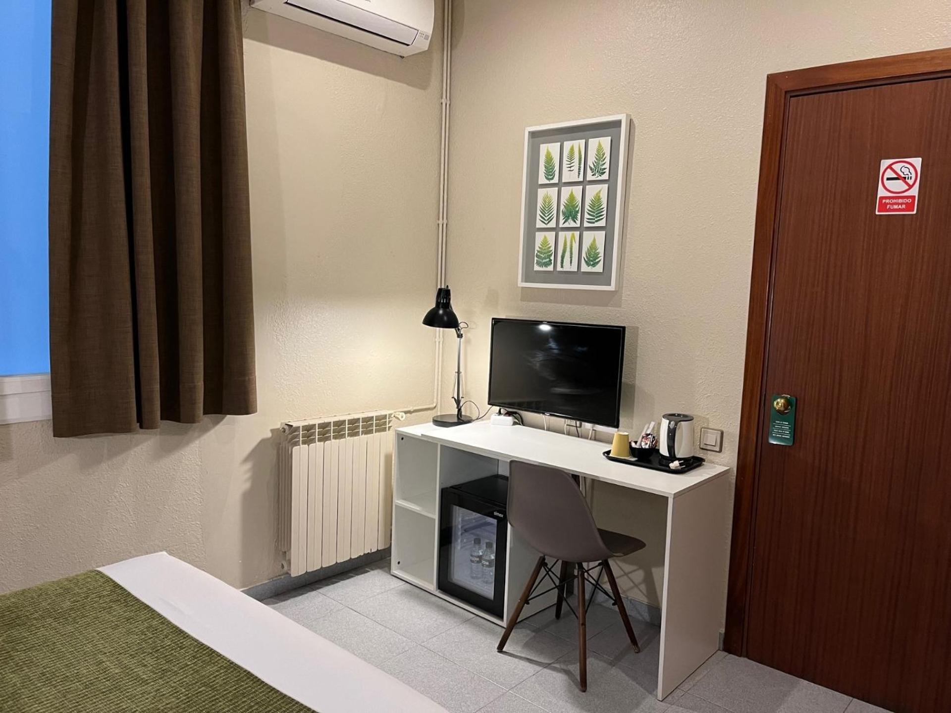 Pension Iznajar Barcelona Exterior photo